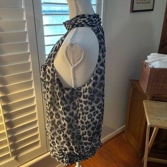 Apt 9 Black Gray White Animal Print blouse Sleeveless size LG high neck ruffles - Picture 6 of 15